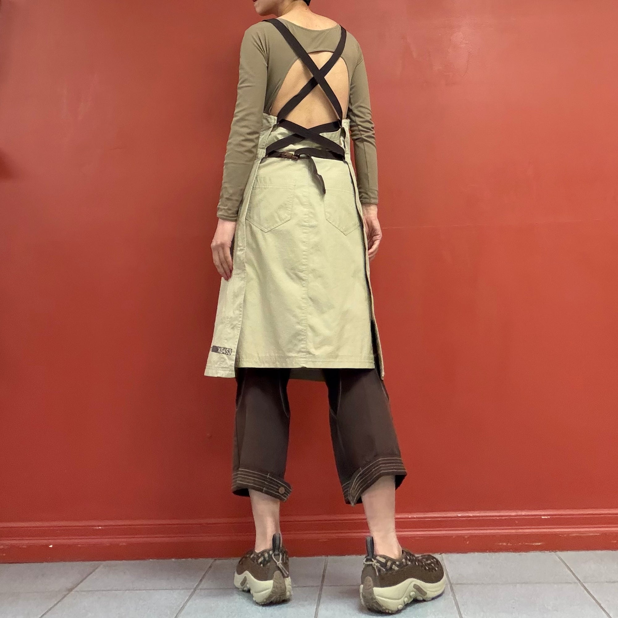 BA-TSU CLUB Cross-Back Utility Apron Skirt
