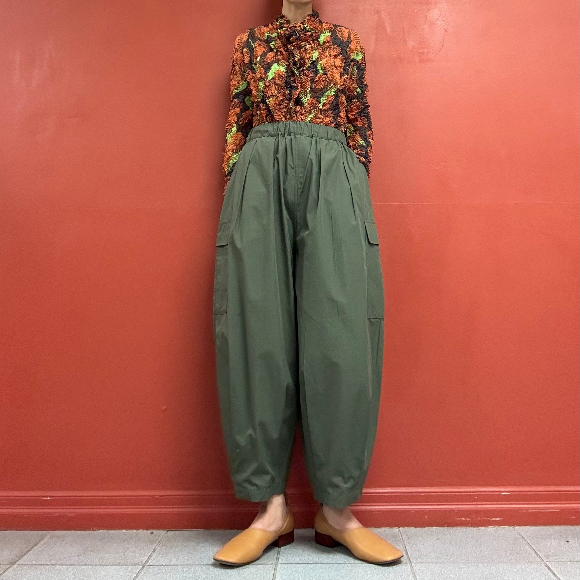 Curved cargo pants